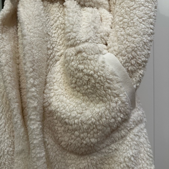 POTTERY BARN Luxury Coziest Sherpa Hooded Robe, Ivory — M — NWOT (online order) - Picture 5 of 10